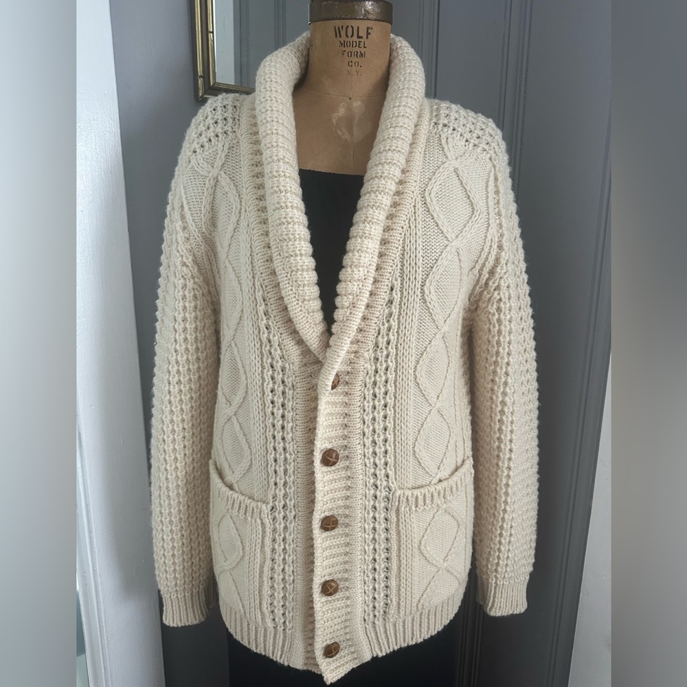 Vintage Browns of Bermuda Pure New Wool Quality Knit Cardigan w Leather Buttons